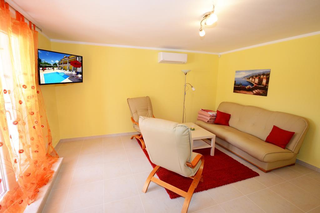 Apartments Villa Mimi Visnjan Room photo